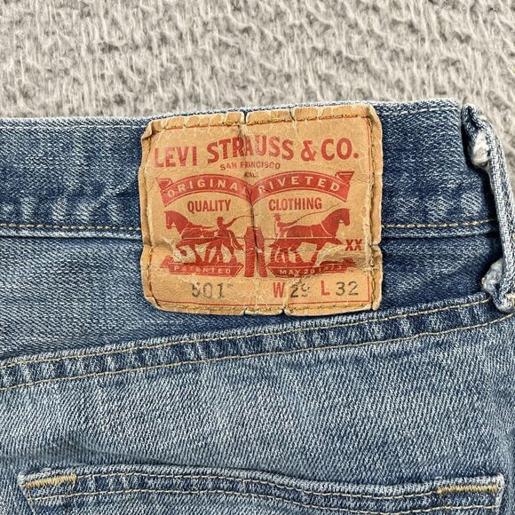 Levis 501 Jeans Mens 29x32 Light Wash Straight Leg Button Fly Denim - Picture 4 of 10